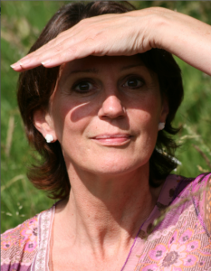 MainenVisi&egrave;re-233x300.png (133 KB)